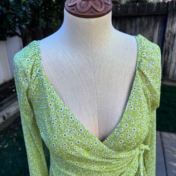 4si3nna Anthropologie Lime Green Floral Wrap Top Blouse Long Sleeve Size S - Picture 2 of 12